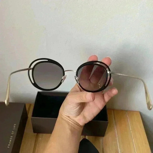 Giorgio Armani Women’s Circular Sunglasses with Box & Authenticity Certificate - Picture 9 of 15